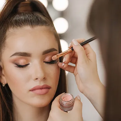 maquillage paupière femme à Chambray-lès-Tours près de Tours en Indre-et-Loire 37